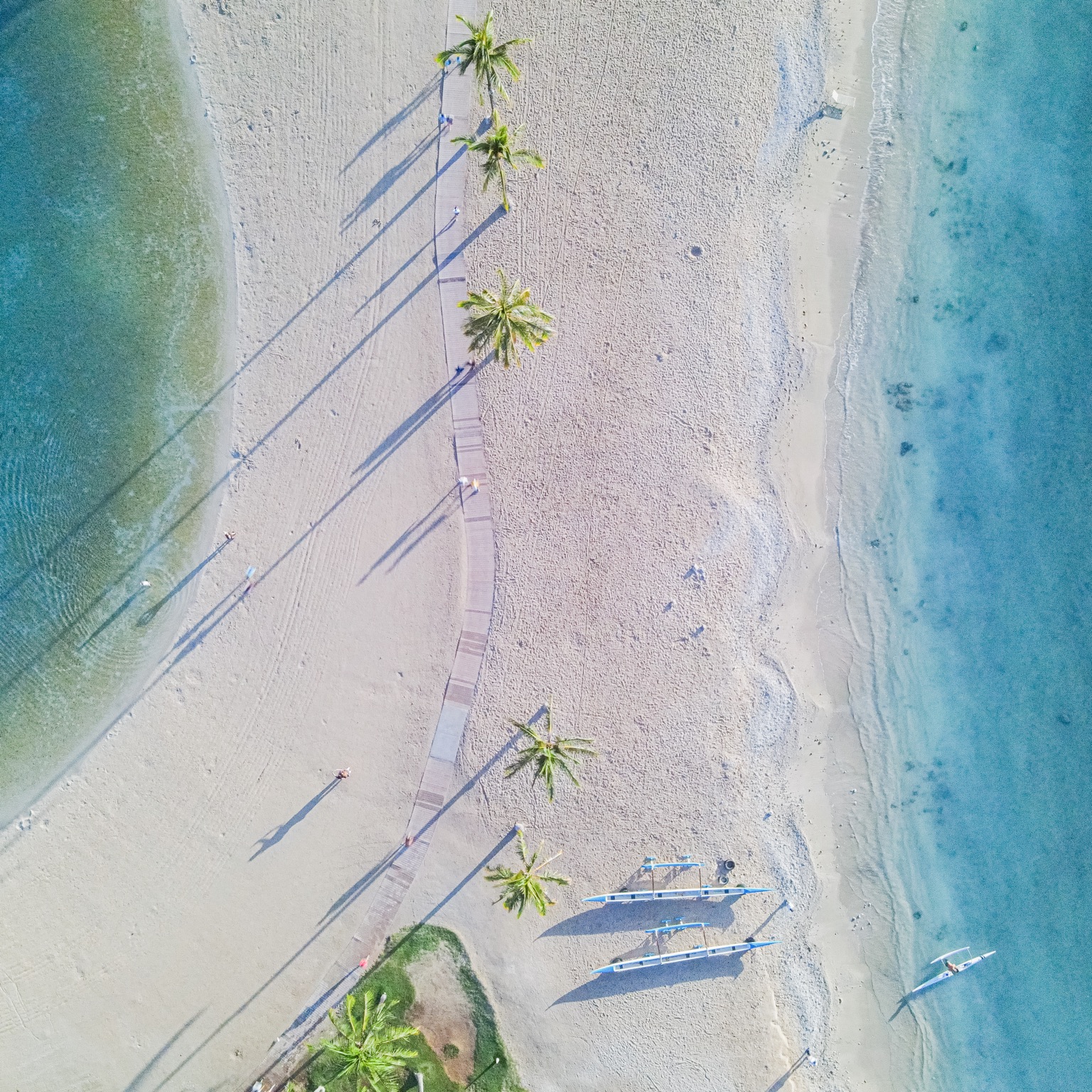 Duke Kahanamoku Beach — photograph by Paul Towers